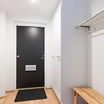 Family With Parking, Sauna Balcony For 6 شقة *