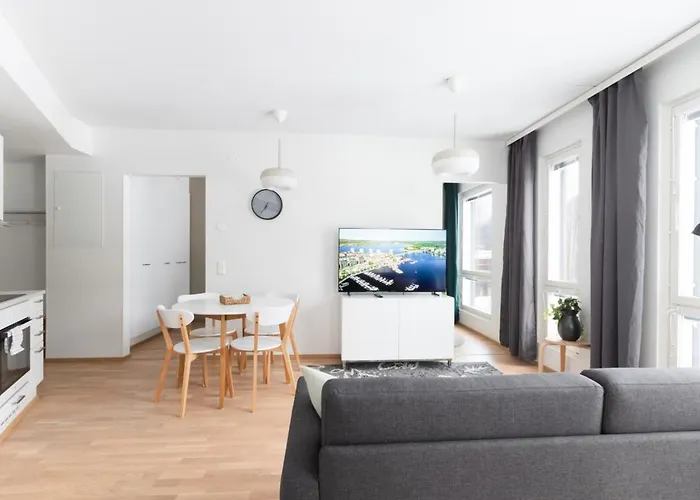 Family With Parking, Sauna Balcony For 6 דירה *